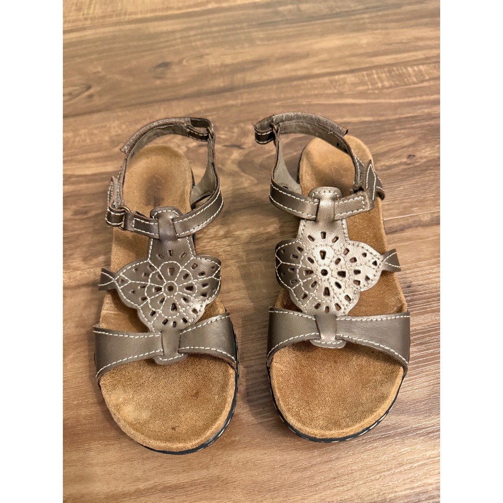 Clarks Leisa Lacie Pewter Metallic Floral Cutout‎ Strappy Sandals Sz 8N
